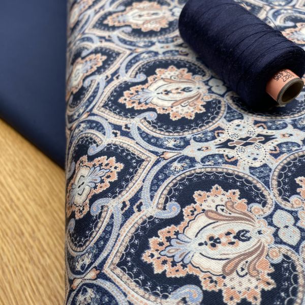 Baumwollsatin Ornament, blau/lachs/kitt – Bild 5