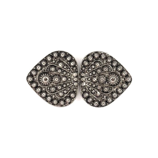 Schürzenschließe Lindenblatt, altsilber B 6,6 x H 3,4 cm